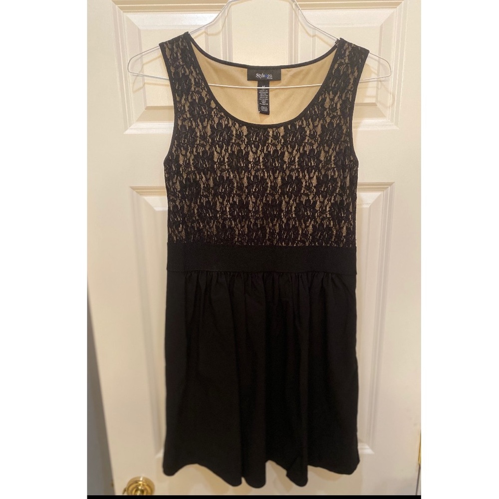 Summer dress w/ lace detailing